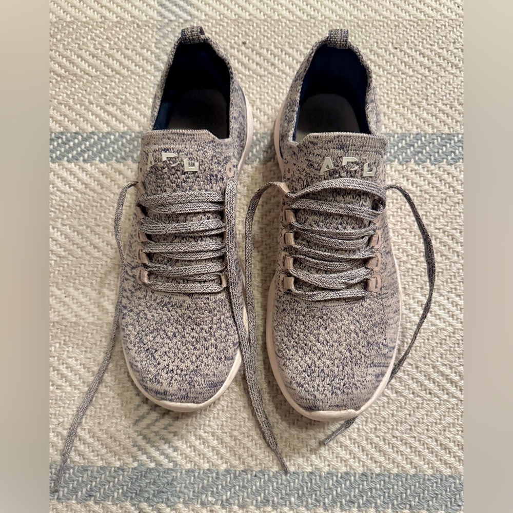 APL | Techloom Wave Sneaker | Women’s Size 8